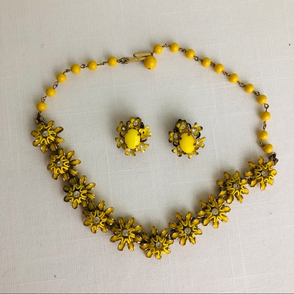 Vintage Austrian Made Necklace and Earrings - Picture 2 of 8